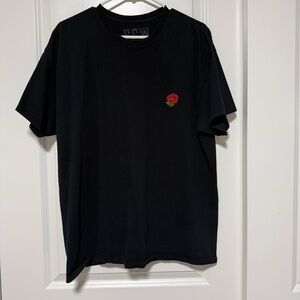 Black Tee Shirt Mens XL front logo rose T-shirt